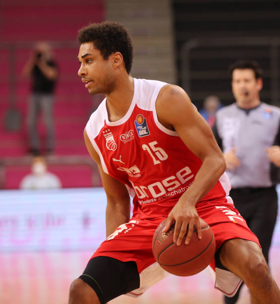 由于地理位 由于地理位